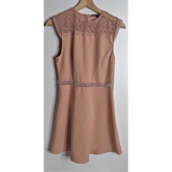 ZARA | Contrasting lace dress - Picture 1 of 7